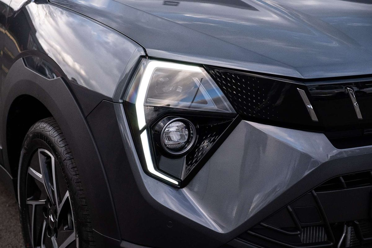 2025 Mahindra XUV3XO AX7L