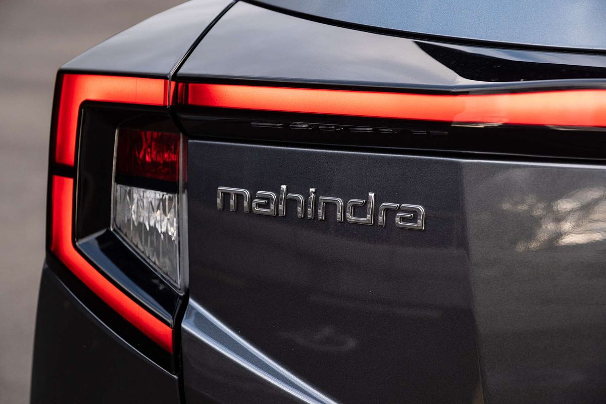 2025 Mahindra XUV3XO AX7L