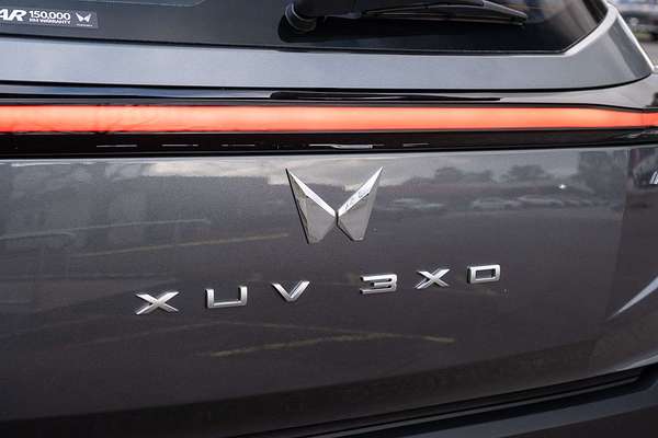2025 Mahindra XUV3XO AX7L