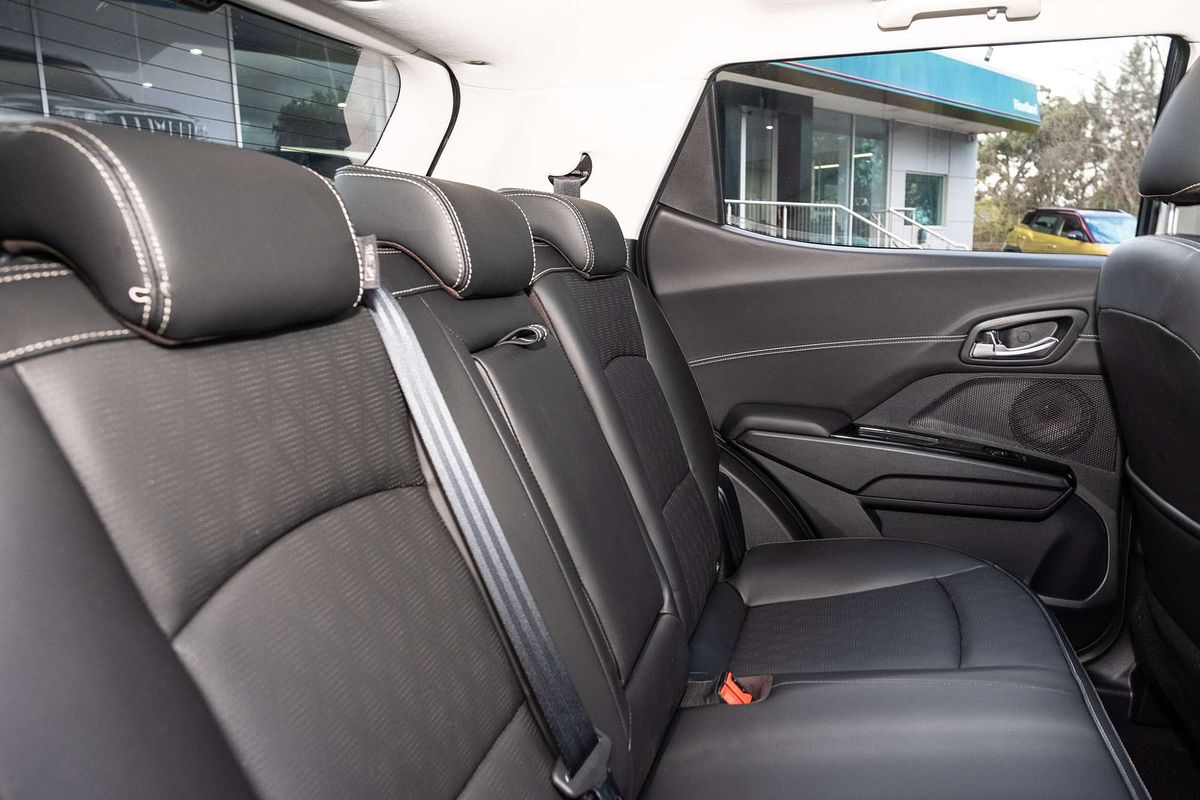 2025 Mahindra XUV3XO AX7L