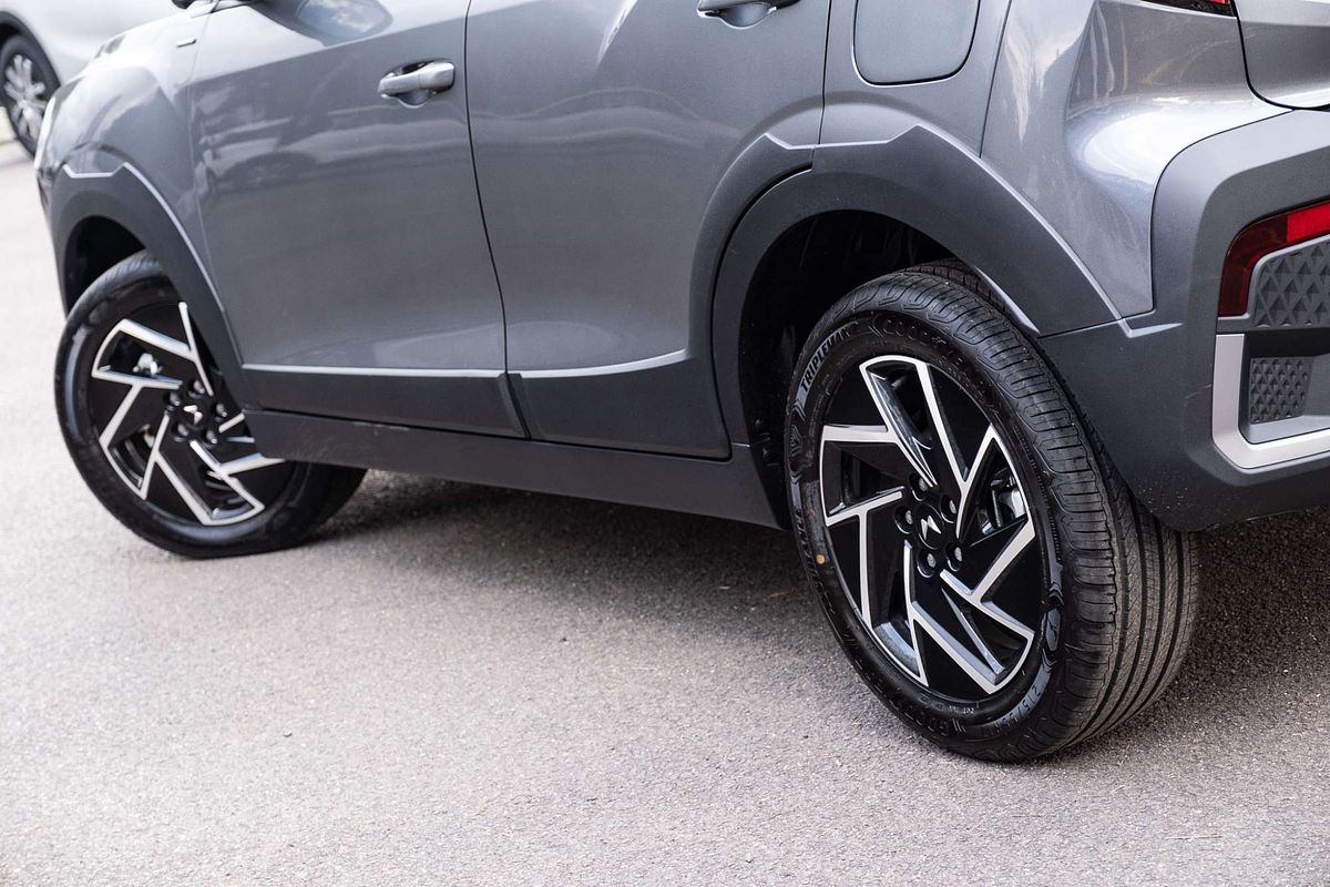 2025 Mahindra XUV3XO AX7L
