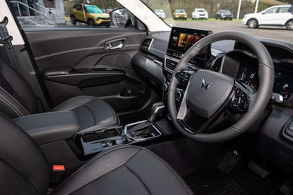 2025 Mahindra XUV3XO AX7L