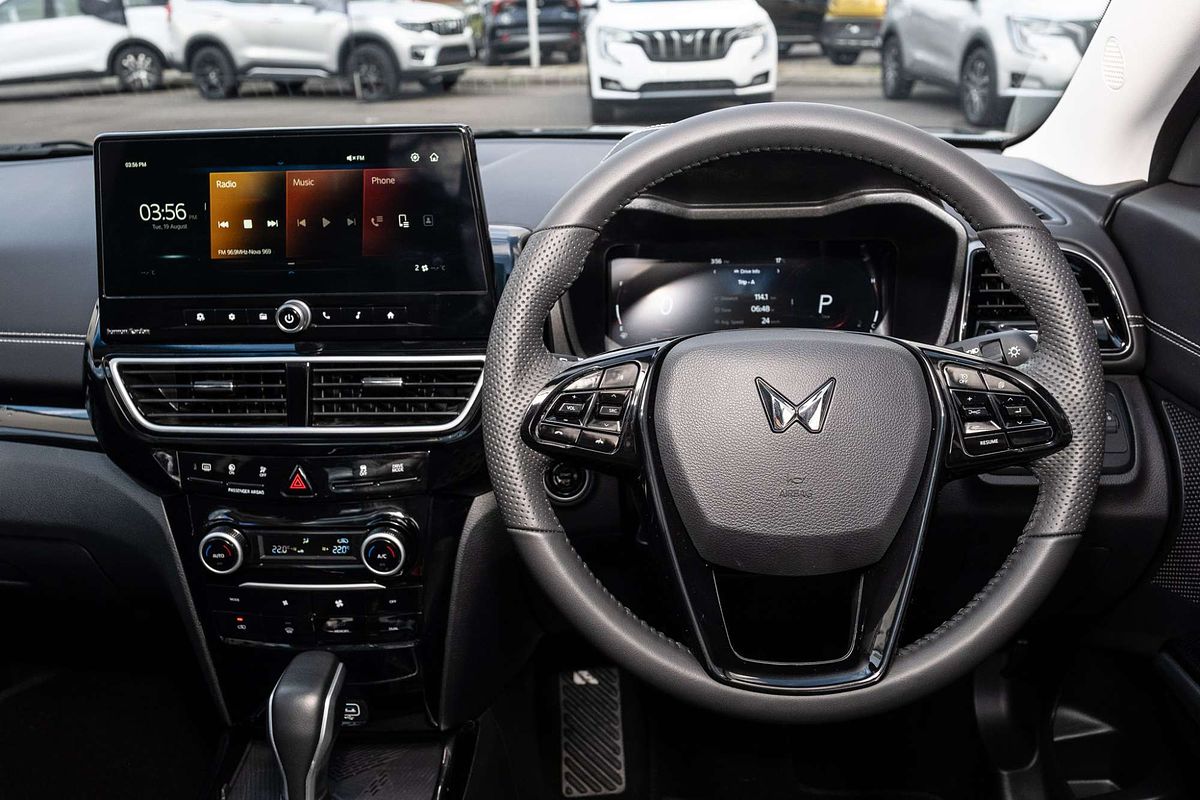 2025 Mahindra XUV3XO AX7L