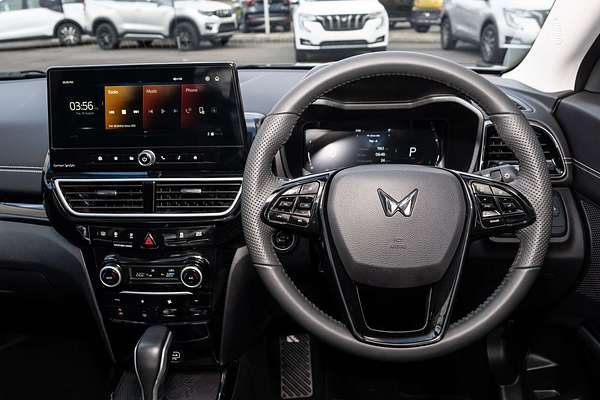 2025 Mahindra XUV3XO AX7L