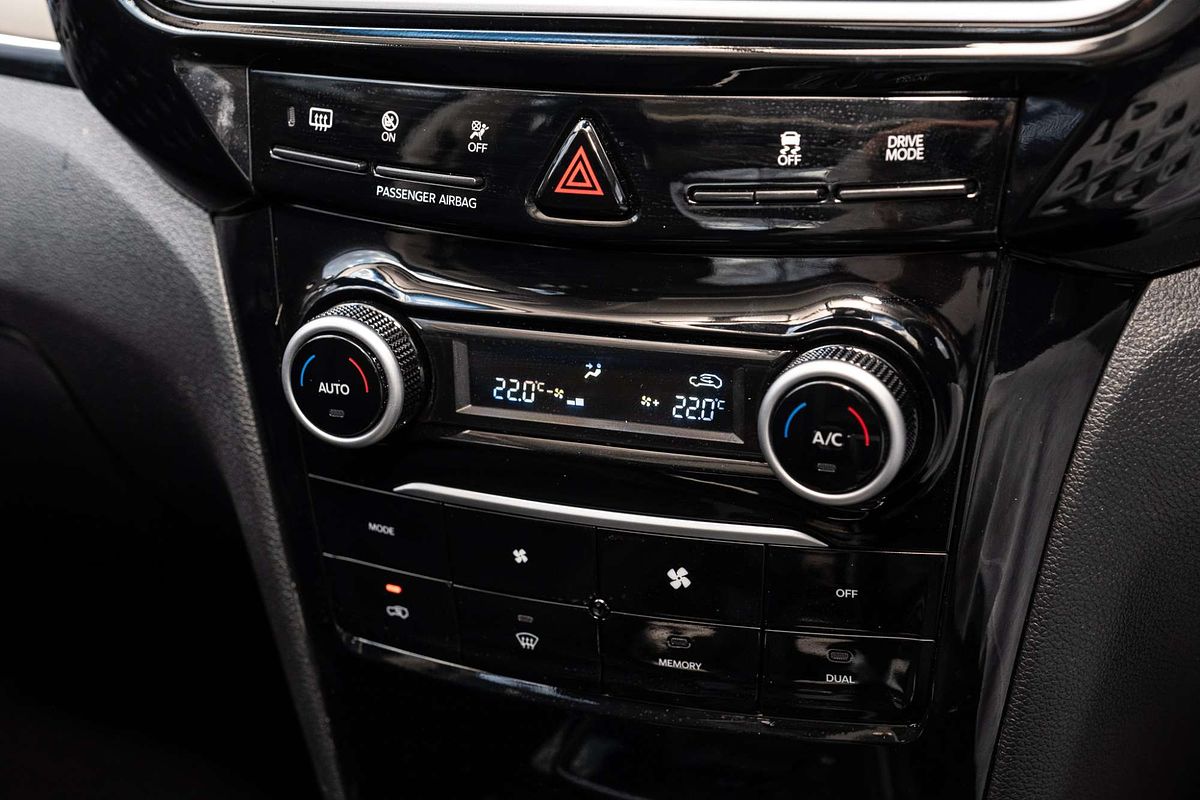 2025 Mahindra XUV3XO AX7L