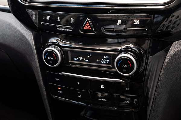 2025 Mahindra XUV3XO AX7L