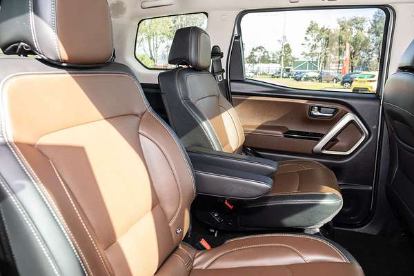 2023 Mahindra Scorpio Z8
