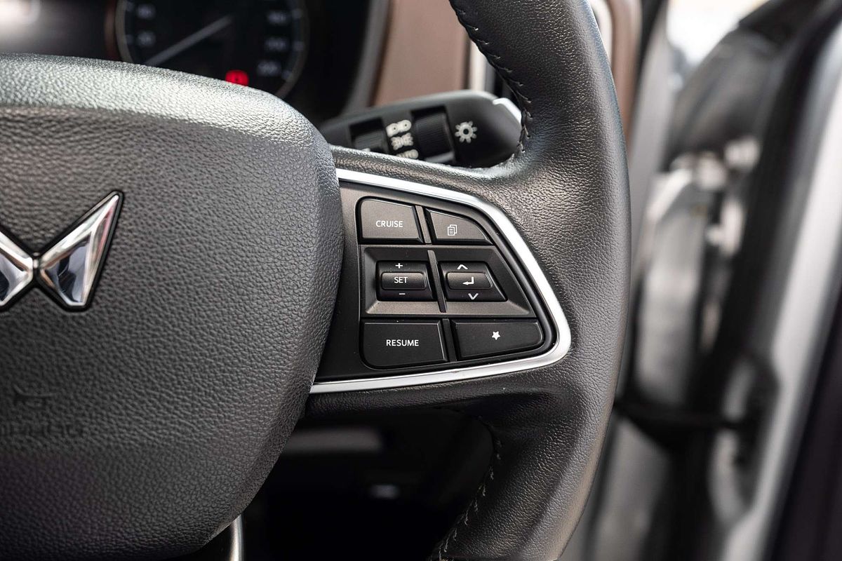2023 Mahindra Scorpio Z8