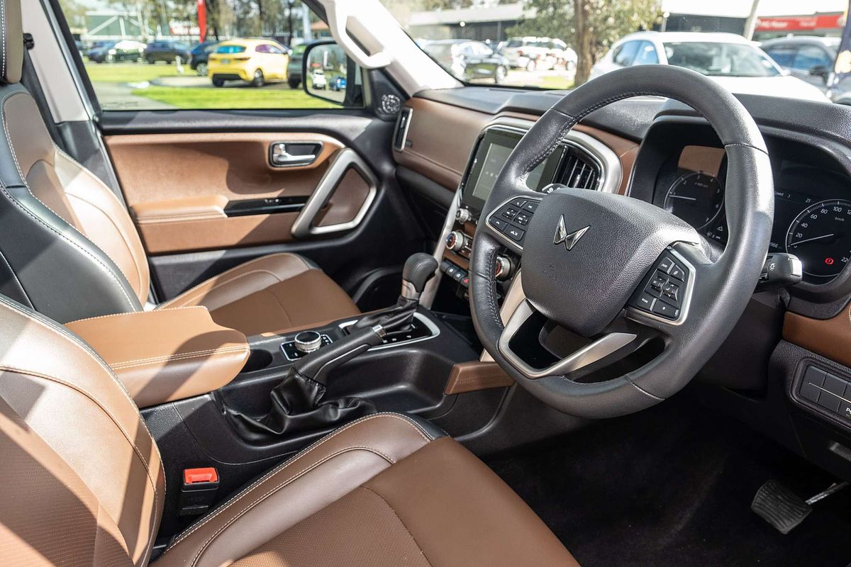 2023 Mahindra Scorpio Z8