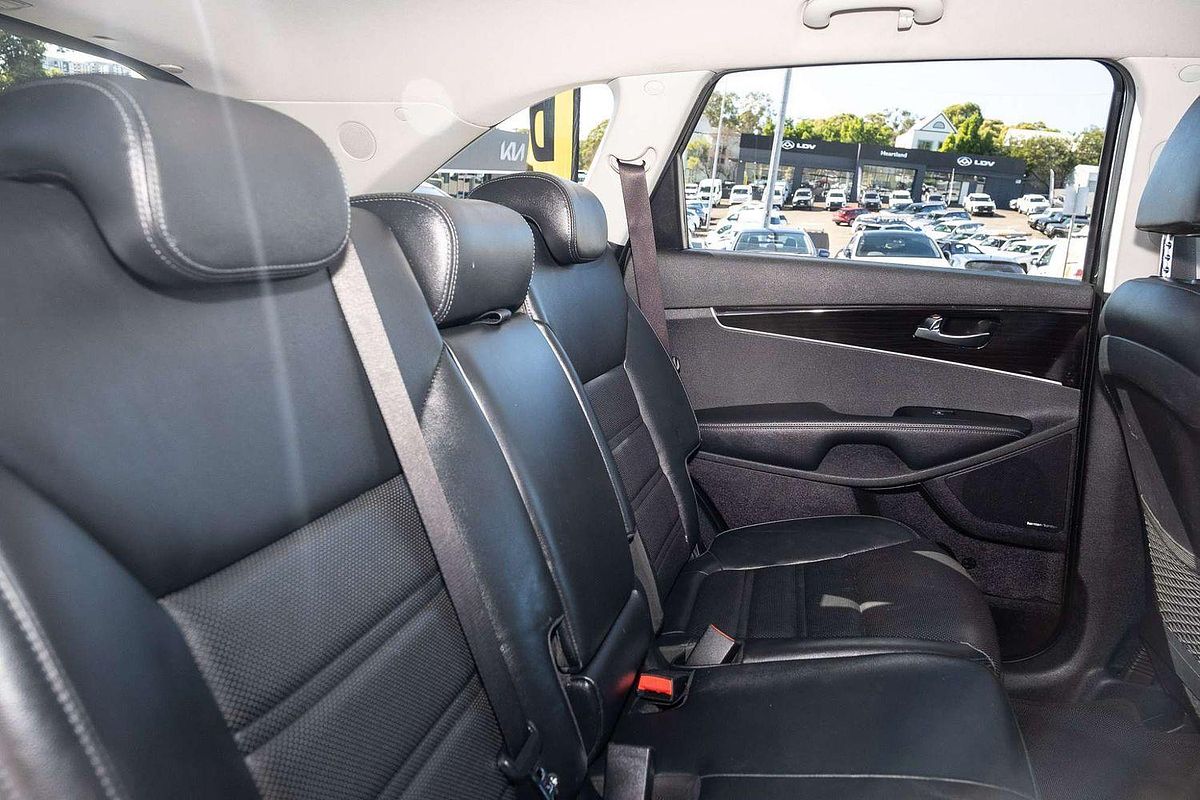 2017 Kia Sorento SLi UM