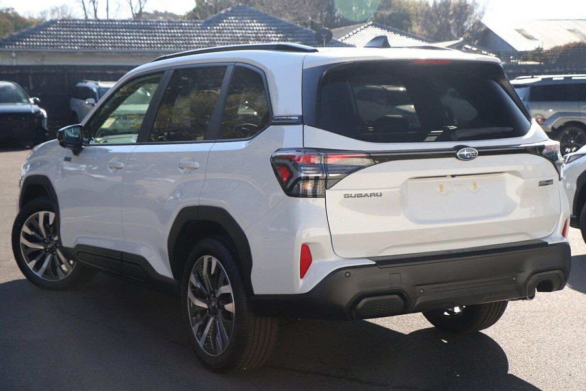 2025 Subaru Forester Hybrid Touring S6