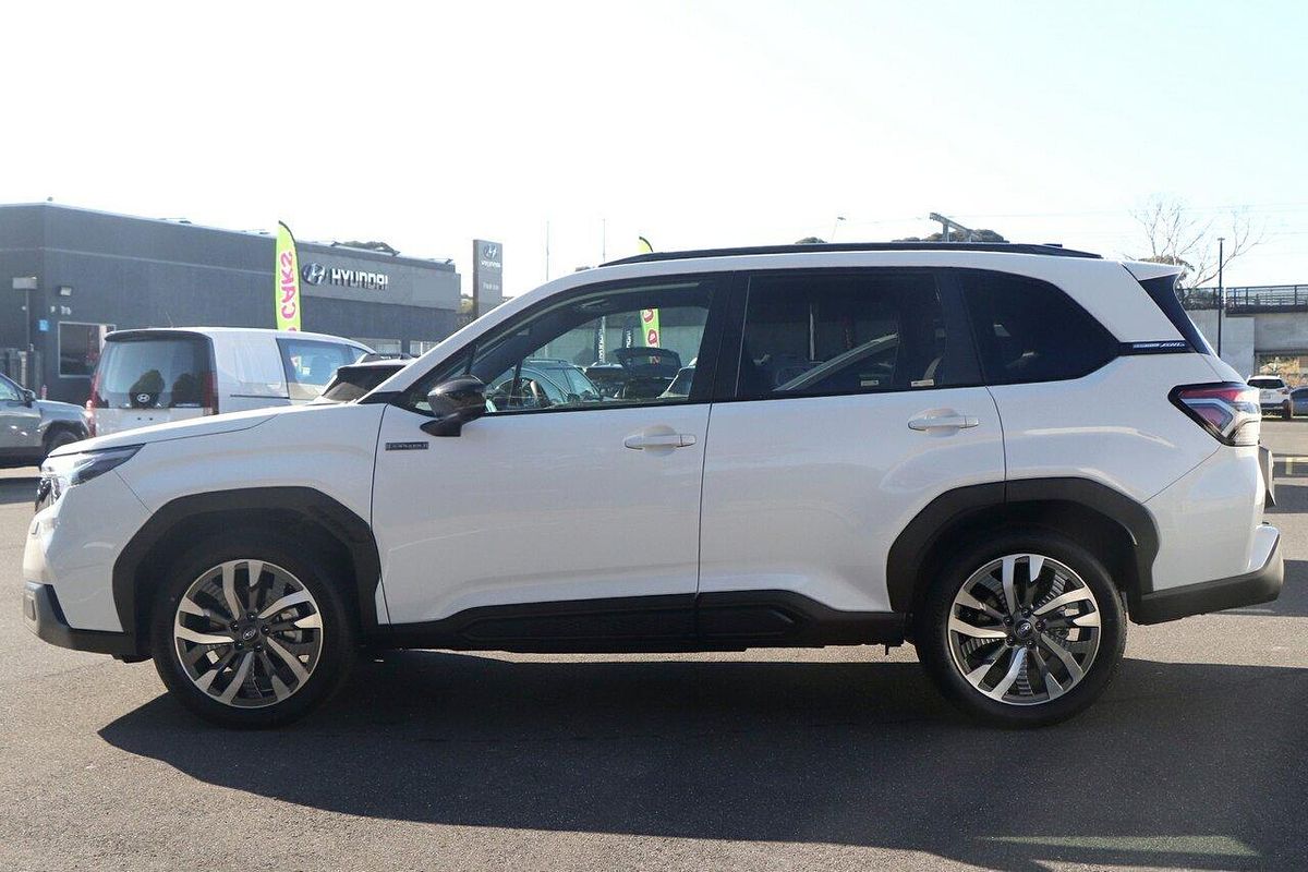 2025 Subaru Forester Hybrid Touring S6