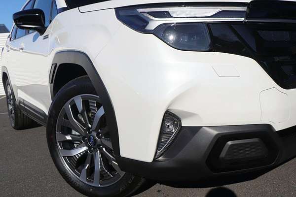 2025 Subaru Forester Hybrid Touring S6