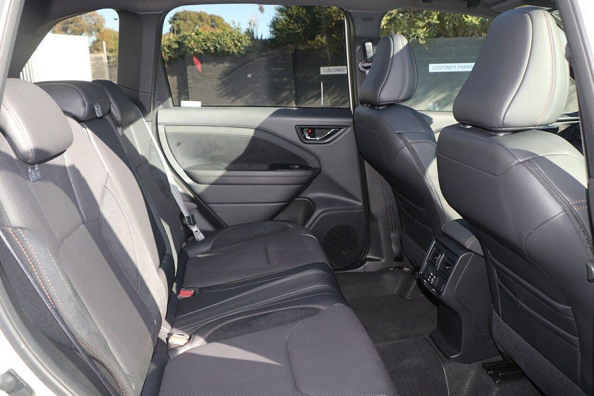 2025 Subaru Forester Hybrid Touring S6