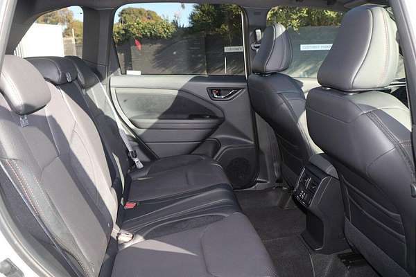 2025 Subaru Forester Hybrid Touring S6