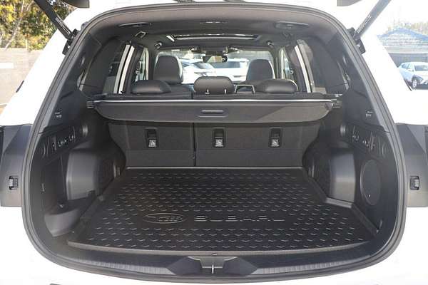 2025 Subaru Forester Hybrid Touring S6
