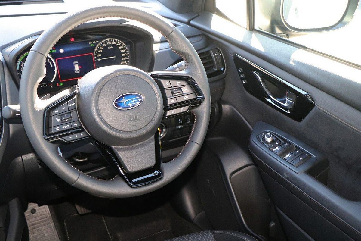 2025 Subaru Forester Hybrid Touring S6