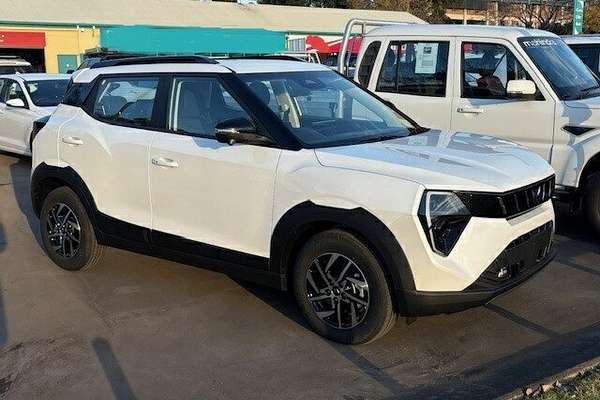 2025 Mahindra XUV 3XO AX5L