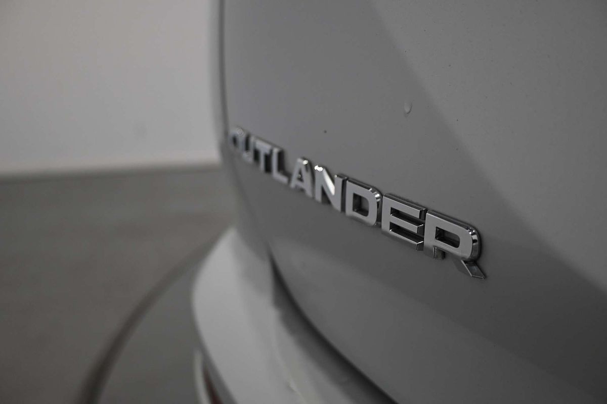 2024 Mitsubishi Outlander Exceed Tourer ZM
