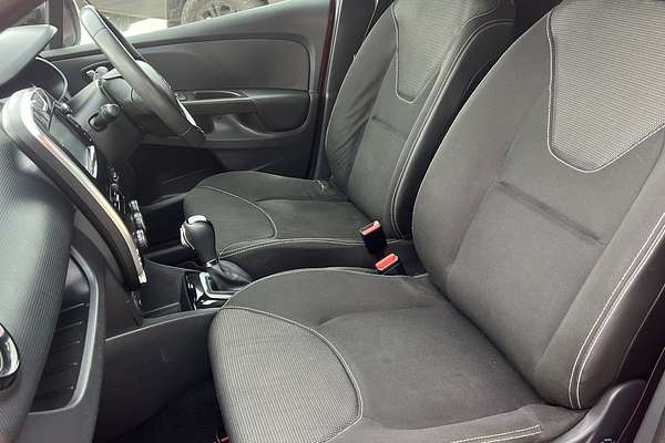 2015 Renault Clio Expression IV B98