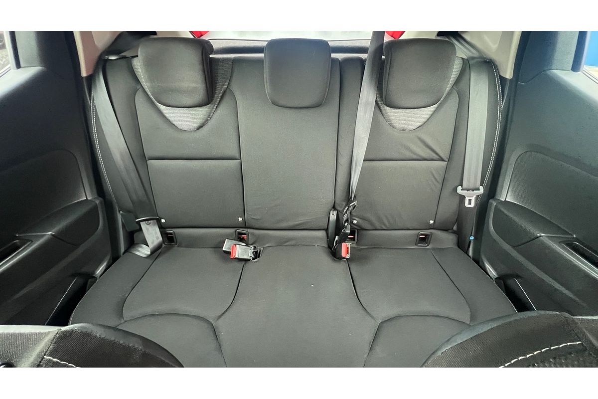 2015 Renault Clio Expression IV B98