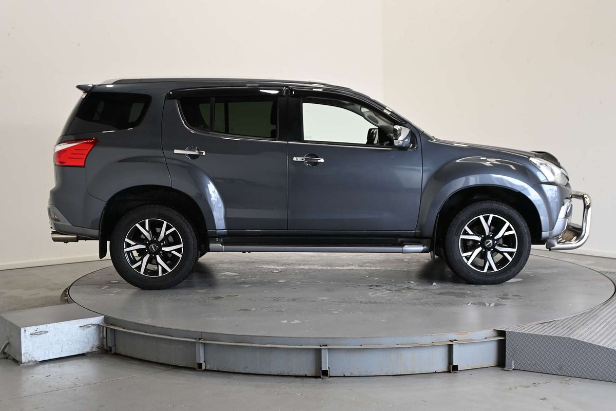 2021 Isuzu MU-X LS-T