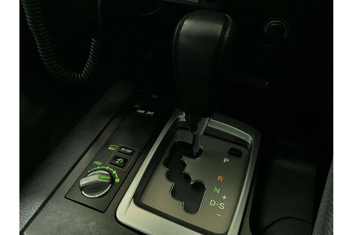 2012 Toyota Landcruiser GXL VDJ200R
