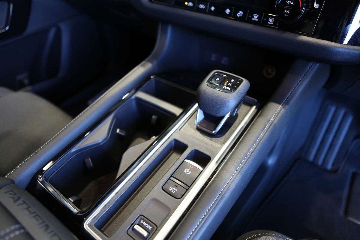 2024 Nissan Pathfinder ST-L R53