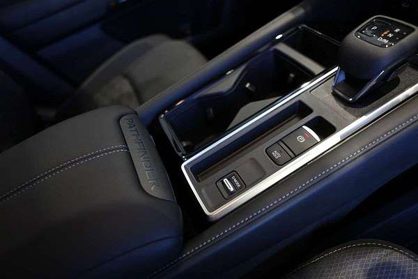 2024 Nissan Pathfinder ST-L R53