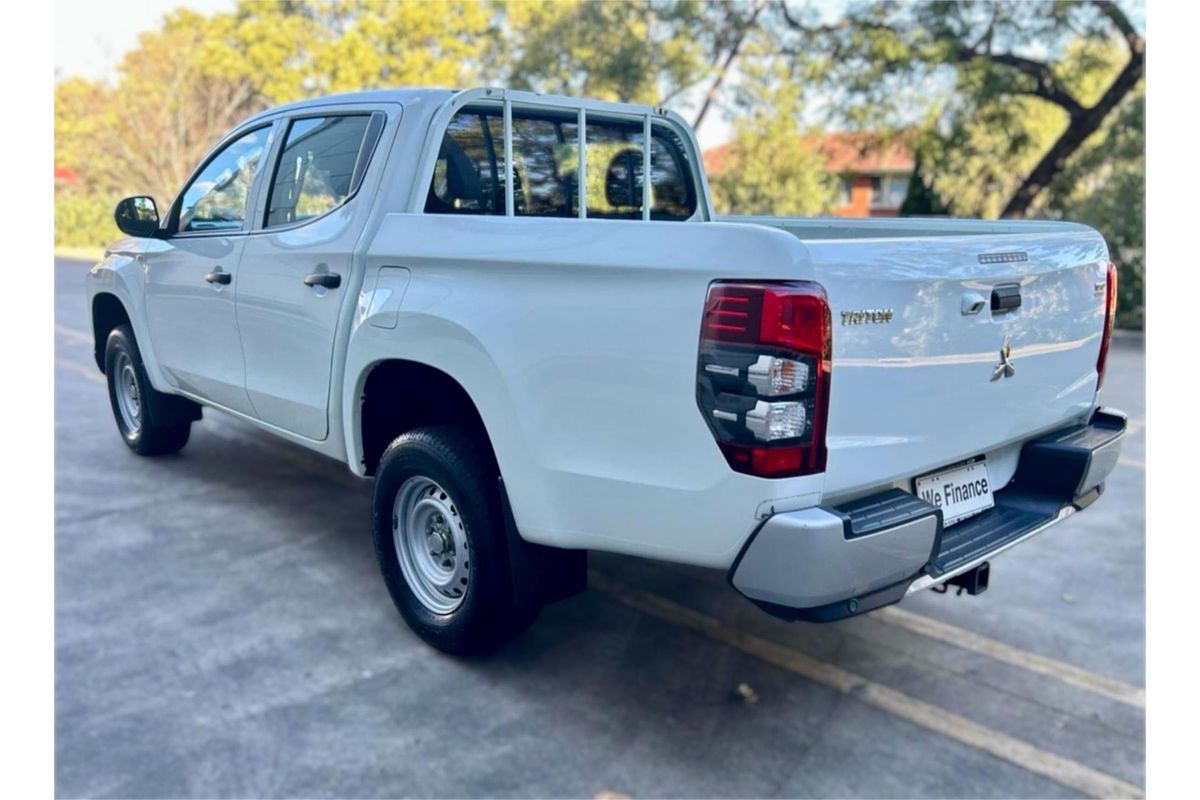 2021 Mitsubishi Triton GLX ADAS MR