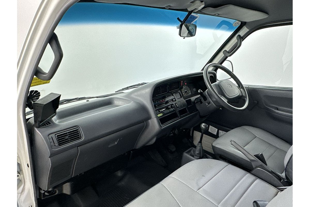 1999 Toyota Hiace Commuter RZH125R