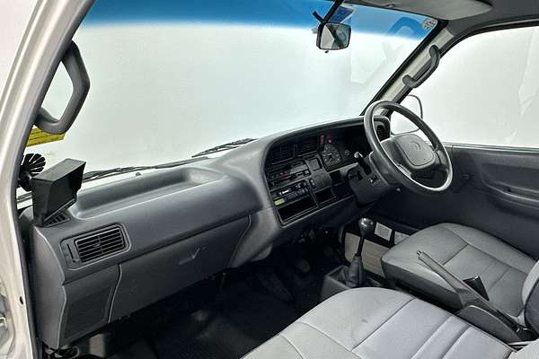 1999 Toyota Hiace Commuter RZH125R