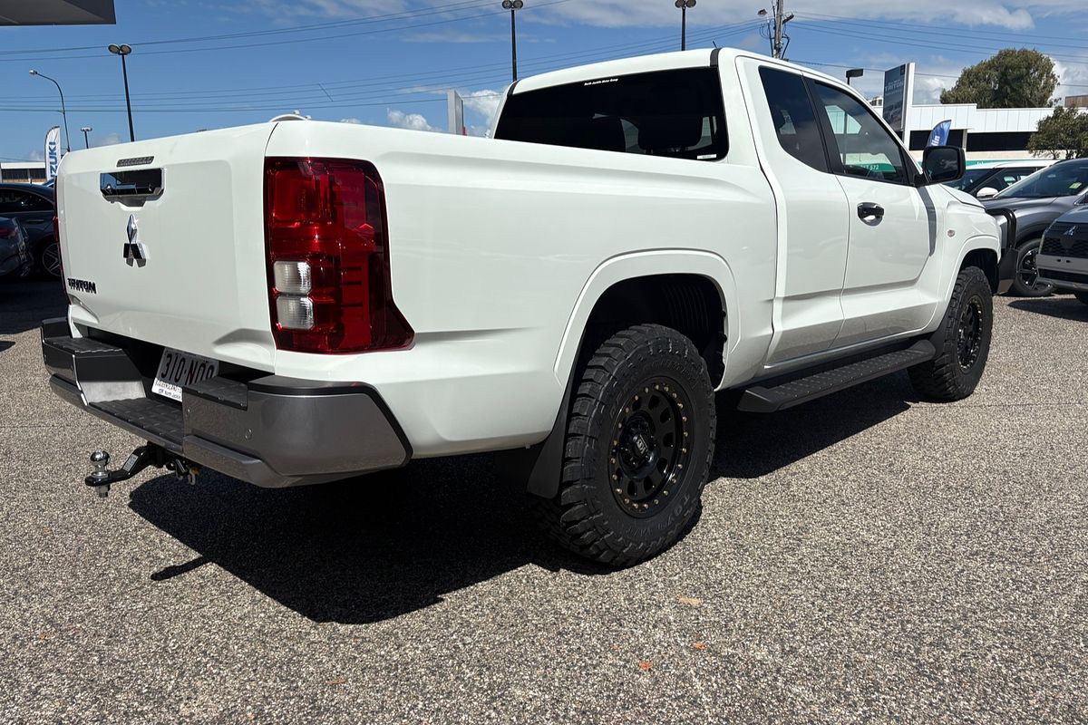 2024 Mitsubishi Triton GLX+ MV 4X4