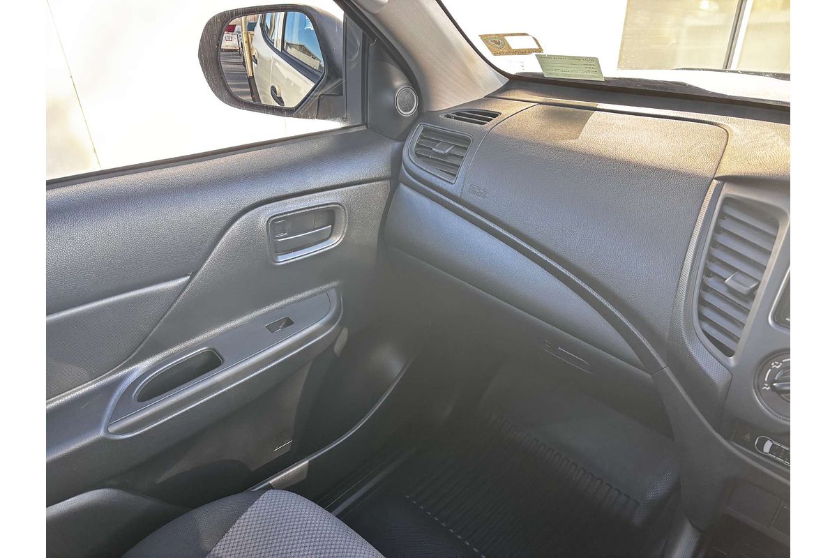 2022 Mitsubishi Triton GLX MR 4X4