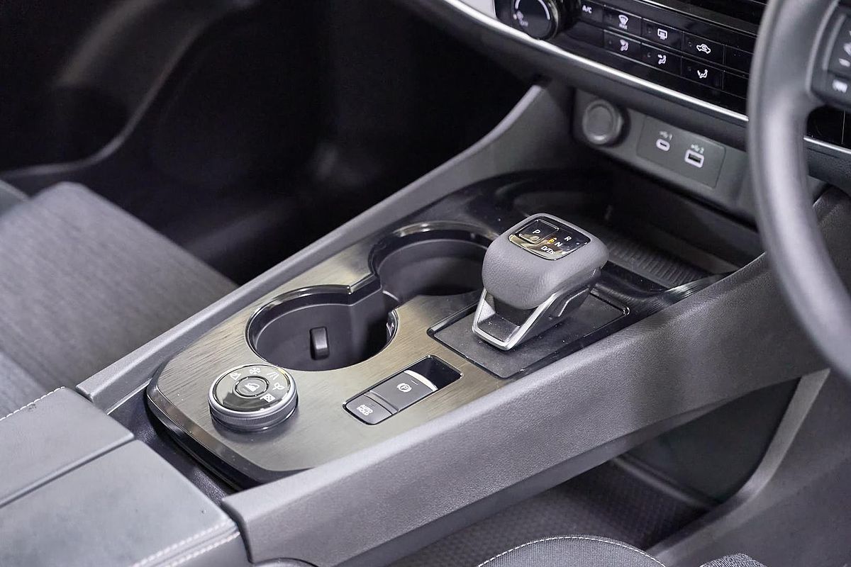 2025 Nissan X-TRAIL ST T33