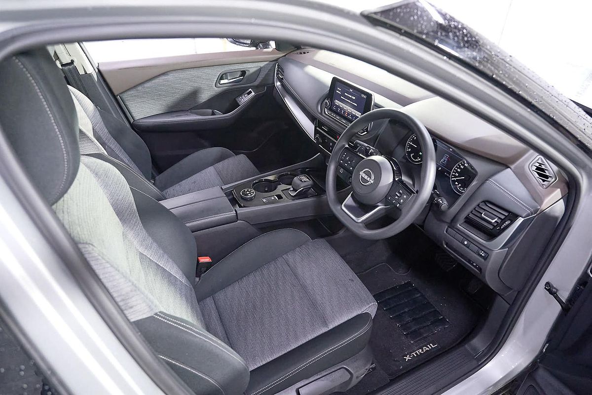 2025 Nissan X-TRAIL ST T33