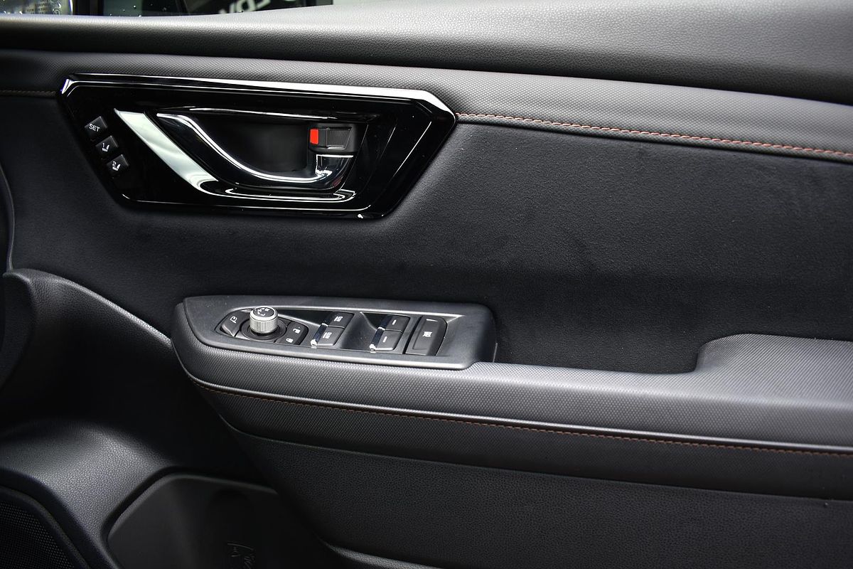 2025 Subaru Forester Hybrid Touring S6