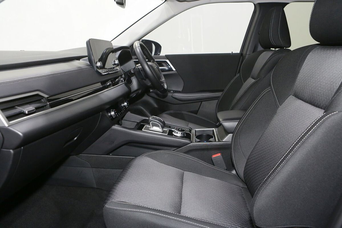 2024 Mitsubishi Outlander LS ZM