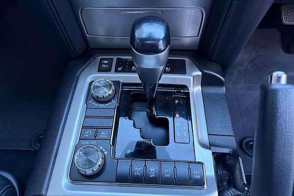 2017 Toyota Landcruiser Sahara VDJ200R