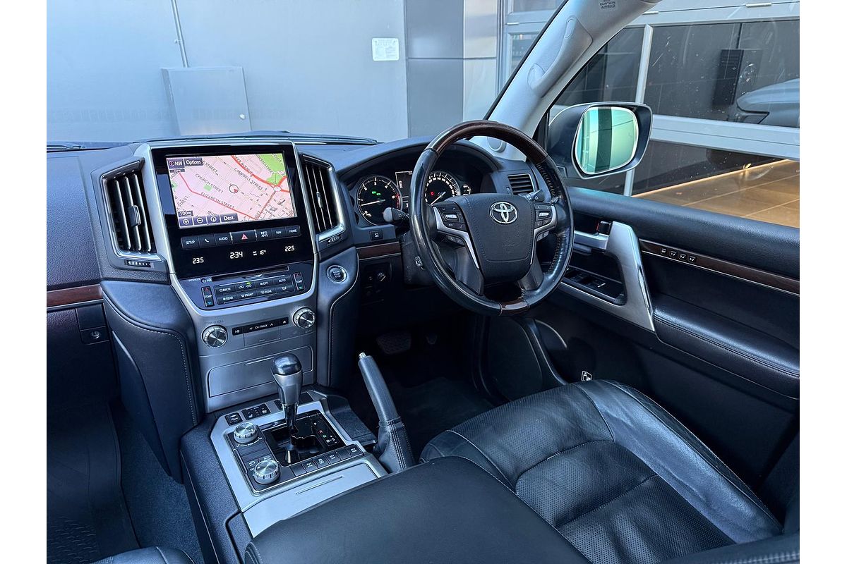 2017 Toyota Landcruiser Sahara VDJ200R