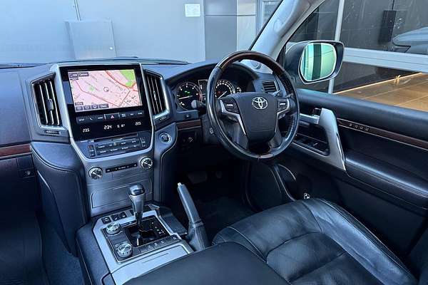 2017 Toyota Landcruiser Sahara VDJ200R