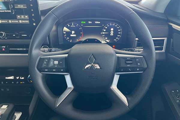 2025 Mitsubishi Outlander ES ZM