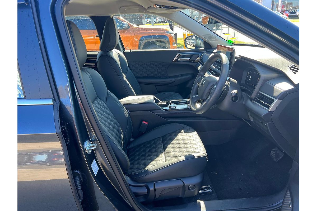 2025 Mitsubishi Outlander ES ZM