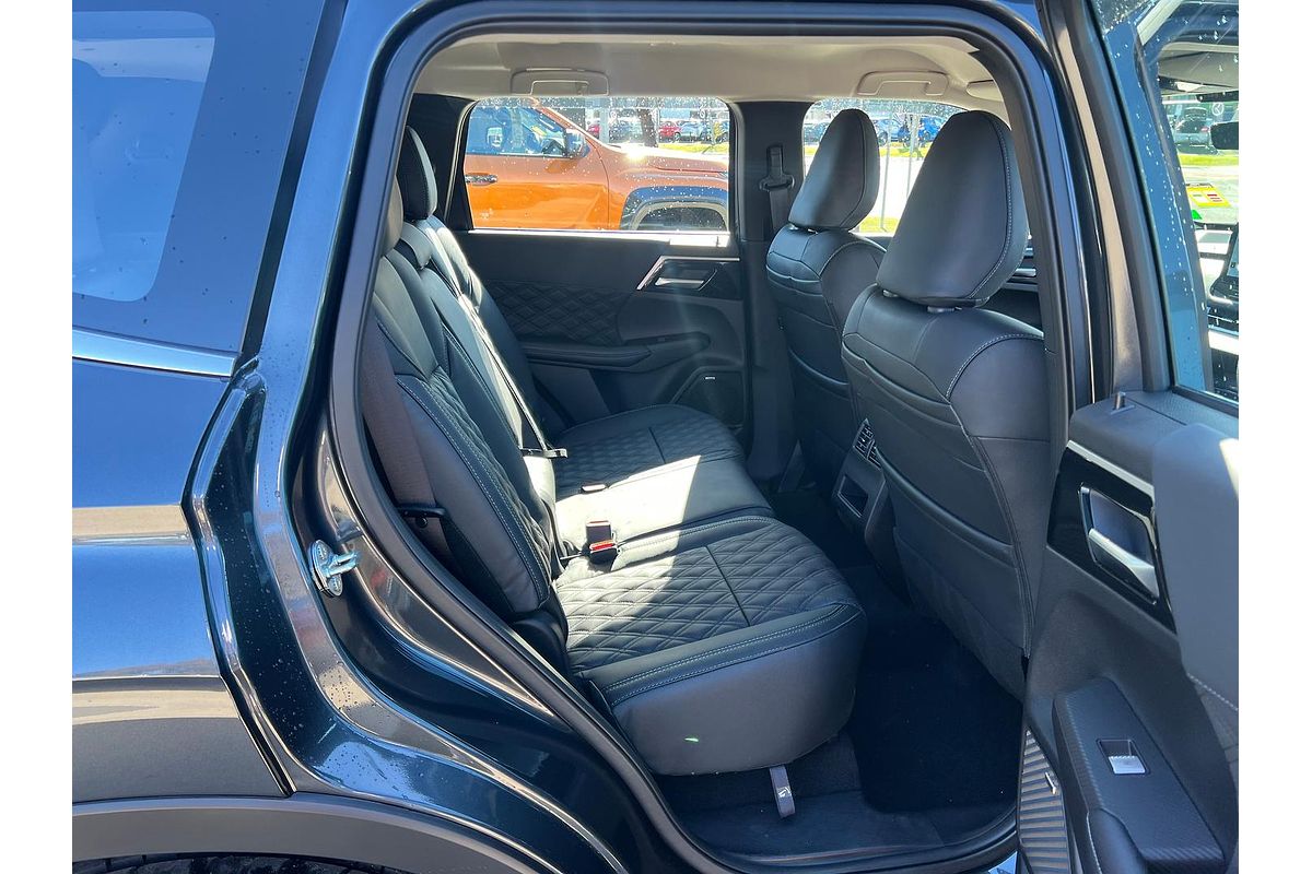 2025 Mitsubishi Outlander ES ZM