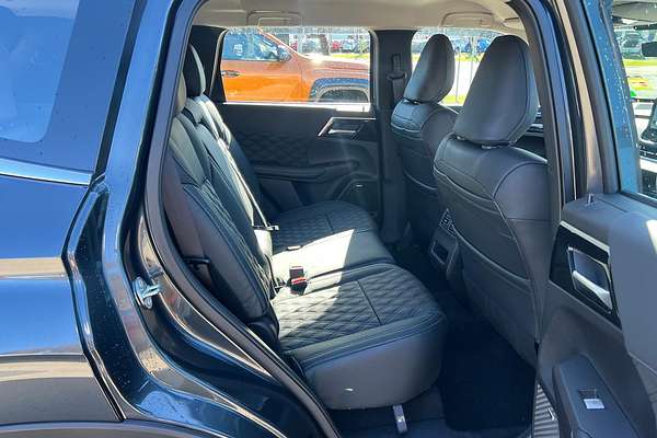 2025 Mitsubishi Outlander ES ZM