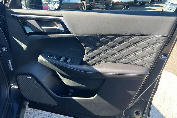2025 Mitsubishi Outlander ES ZM