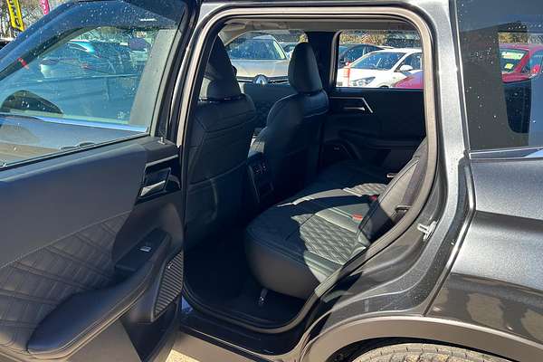 2025 Mitsubishi Outlander ES ZM