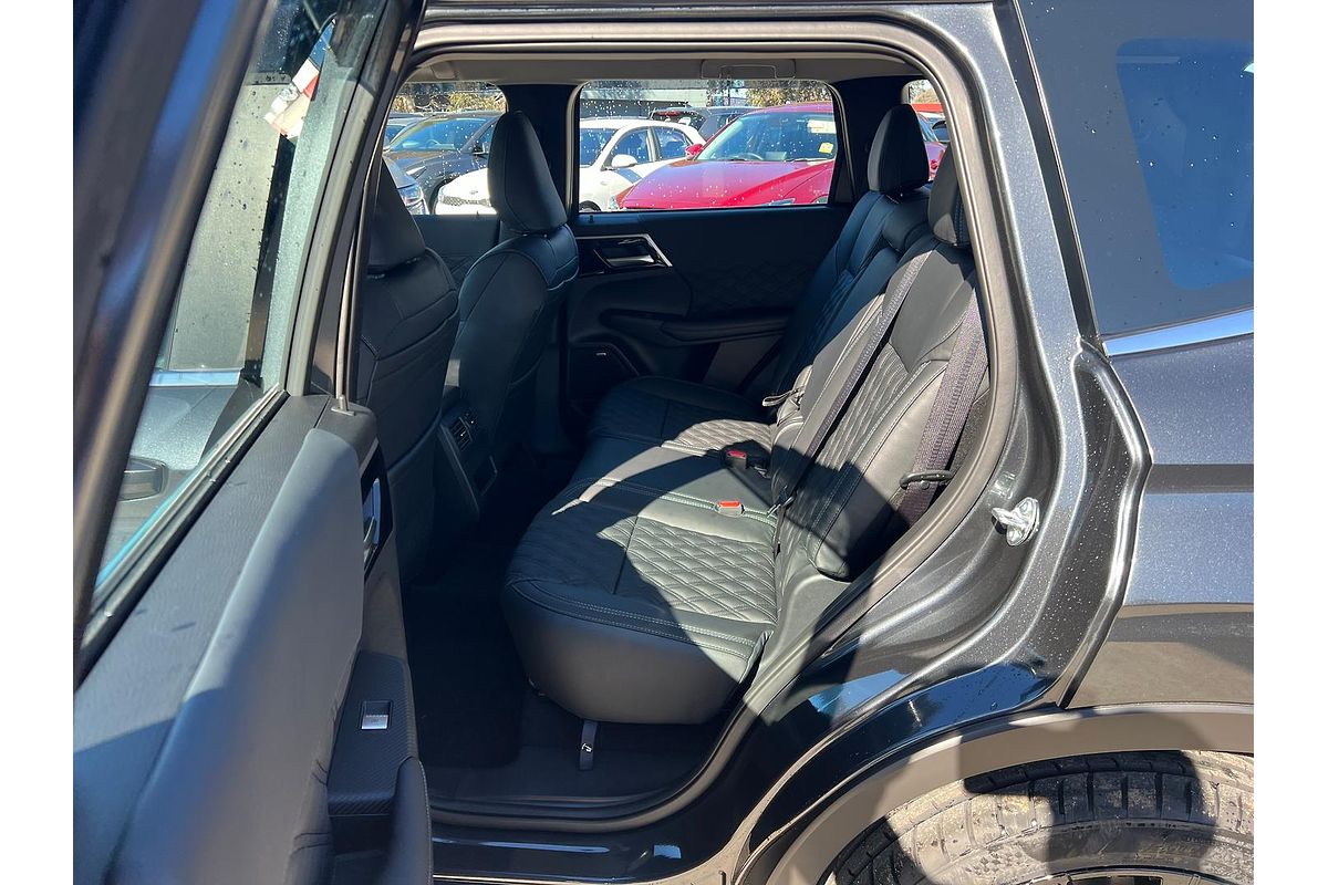 2025 Mitsubishi Outlander ES ZM