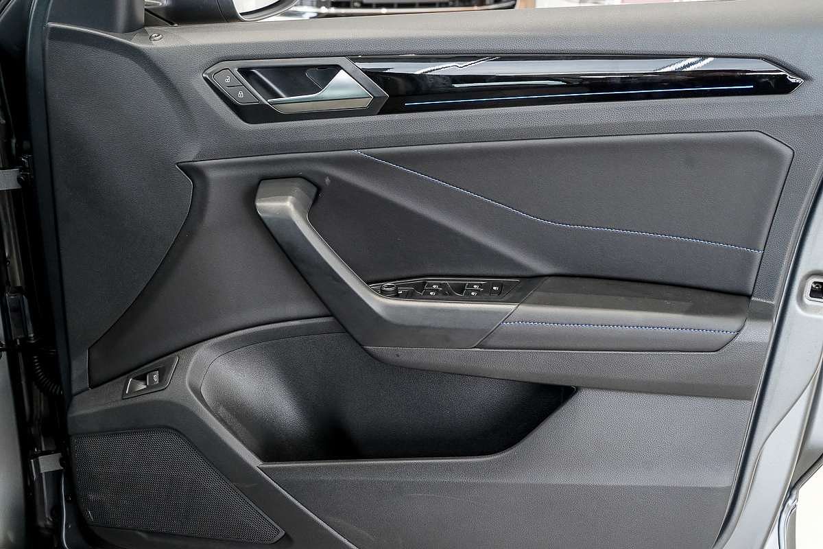 2025 Volkswagen T-Roc R Wolfsburg Edition D11