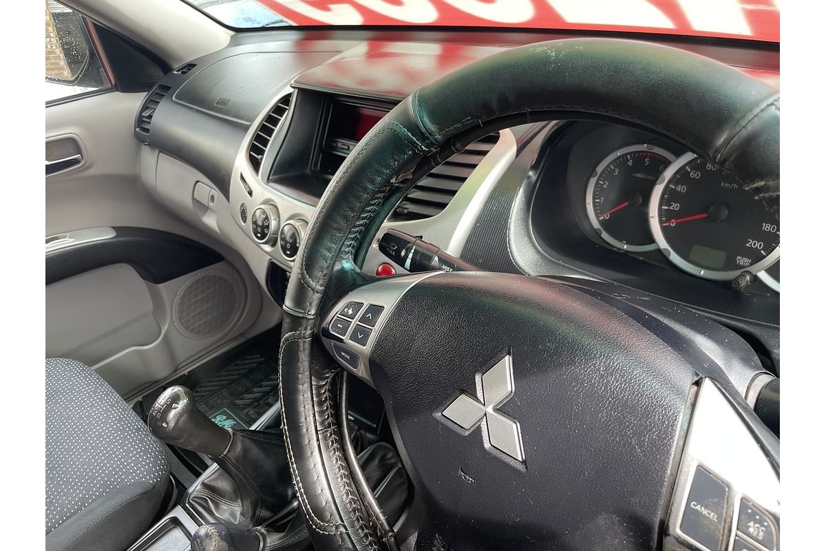 2011 Mitsubishi Triton GLX-R MN 4X4